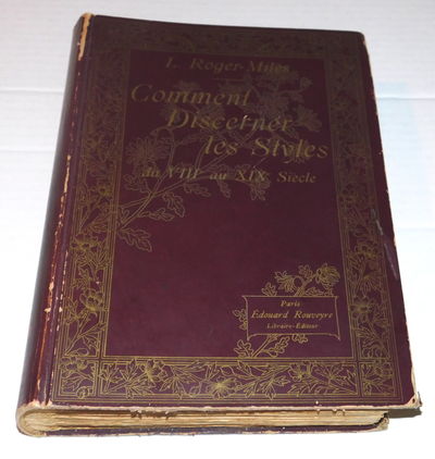 Image for COMMENT DISCERNER LES STYLES DU VIIIe AU XIXe SIECLE: Etudes Pratiques sur les Formes et les Decors Propres a en Determiner les Caracteres. Ameublement--Armes et Armures--Broderie--Ceramique--Dentelle--Emaillerie--Horlogerie--Joaillerie--Bijouterie--Peinture sur Velin--Orfevrerie--Civile et Religieuse--Verrerie--Tapisserie. Accompagnees de neuf cents reproductions documentaires / de huit cents monogrammes ou marques de faience et porcelaine / Anciens poincons d'orfevres et de fourbisseurs / Graves par J. Mauge